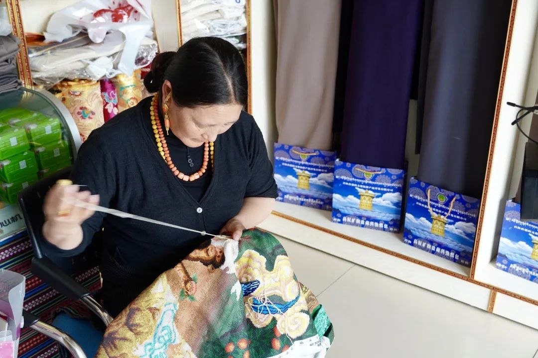 辅助神器“扎西茶楼有挂吗”分享装挂技巧步骤-第2张图片