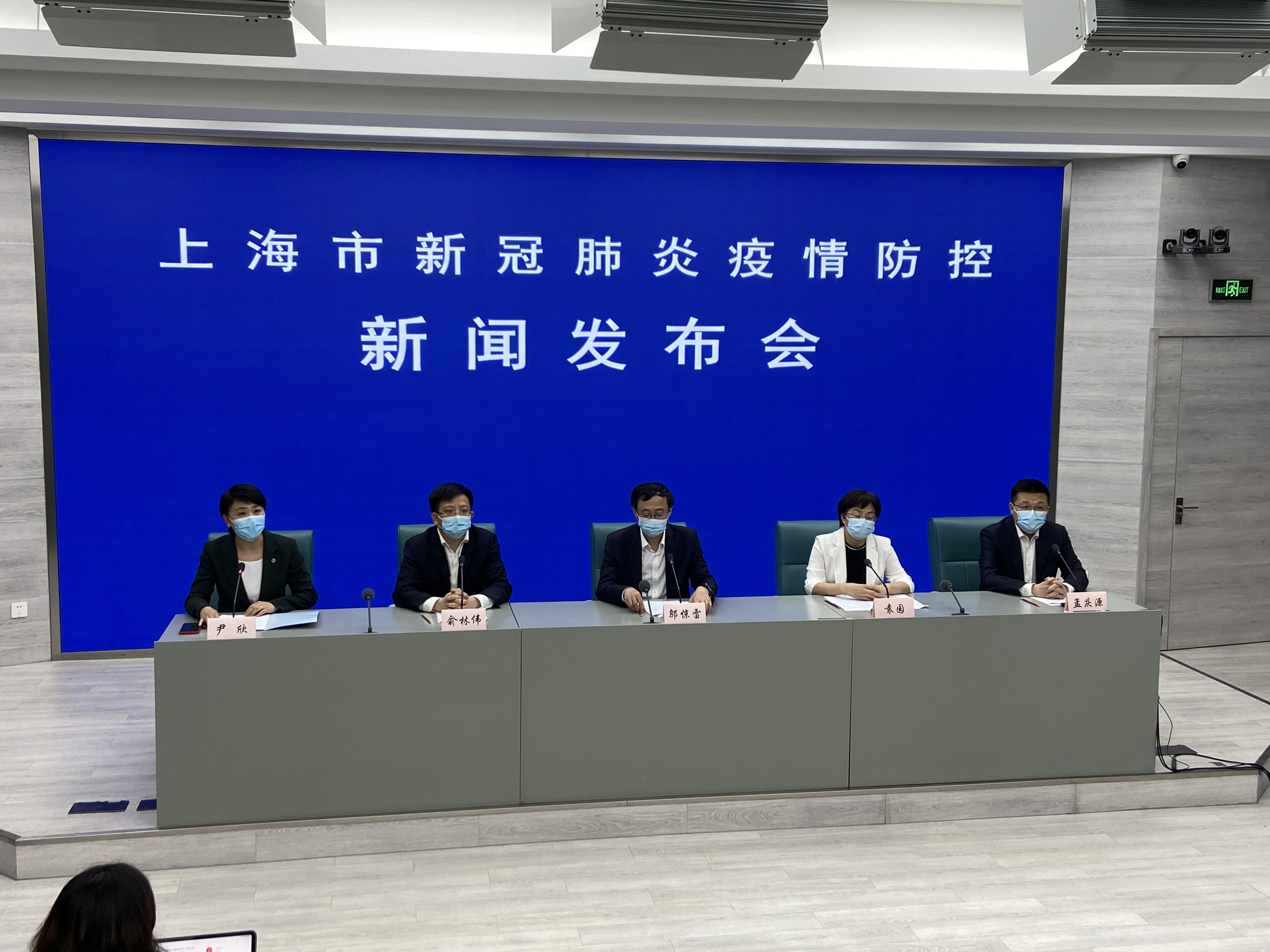 本土新增连续7天破2万-本土新增连续3天破百-第1张图片